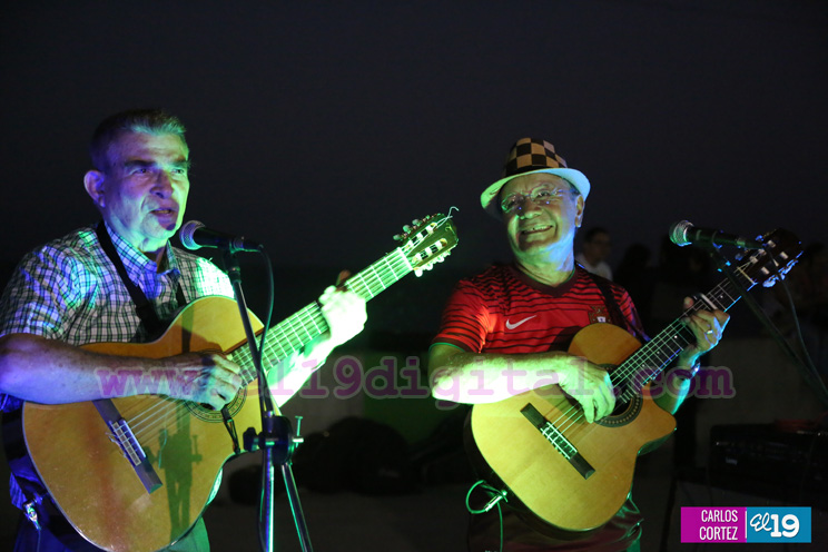 Hermosa cantata a la mujer en Paseo Xolotl&aacute;n